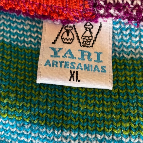 Yari Artesanias beautiful colorful 100 wool zip up hoodie. - Picture 10 of 11
